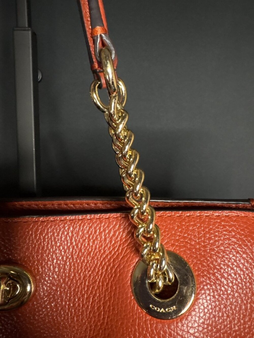 Coach NY 57107 Turnlock Gold Chain Pebbled Leather Tote 27 Bag Shoulder Bag - Picture 8 of 16